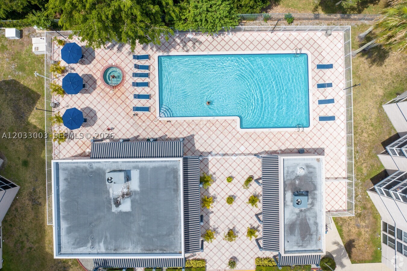 LAS BRISAS@ COUNTRY CLUB - Residential Lease