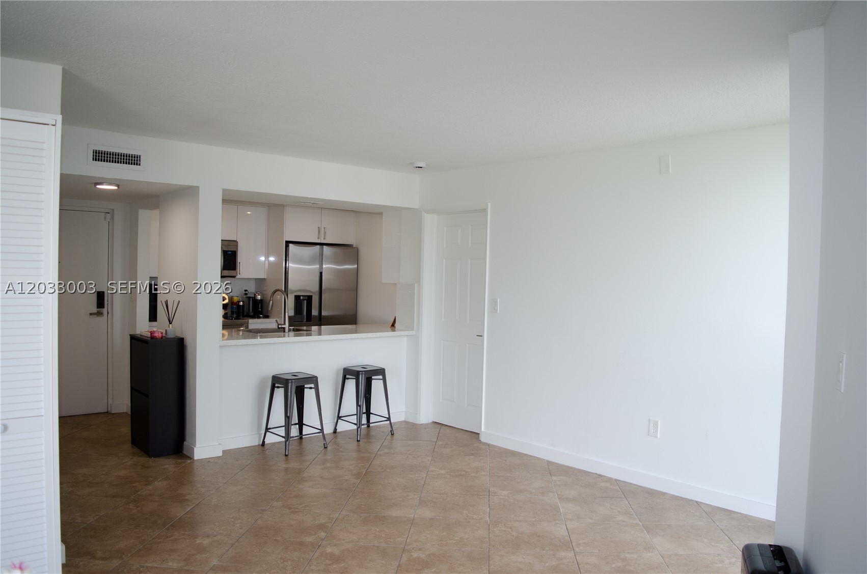 LAS BRISAS@ COUNTRY CLUB - Residential Lease