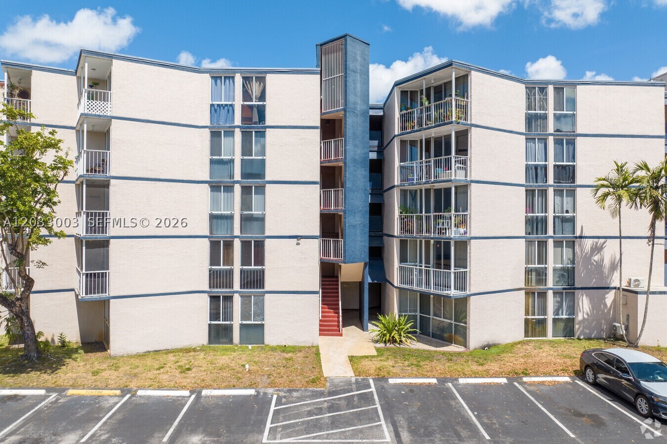 LAS BRISAS@ COUNTRY CLUB - Residential Lease