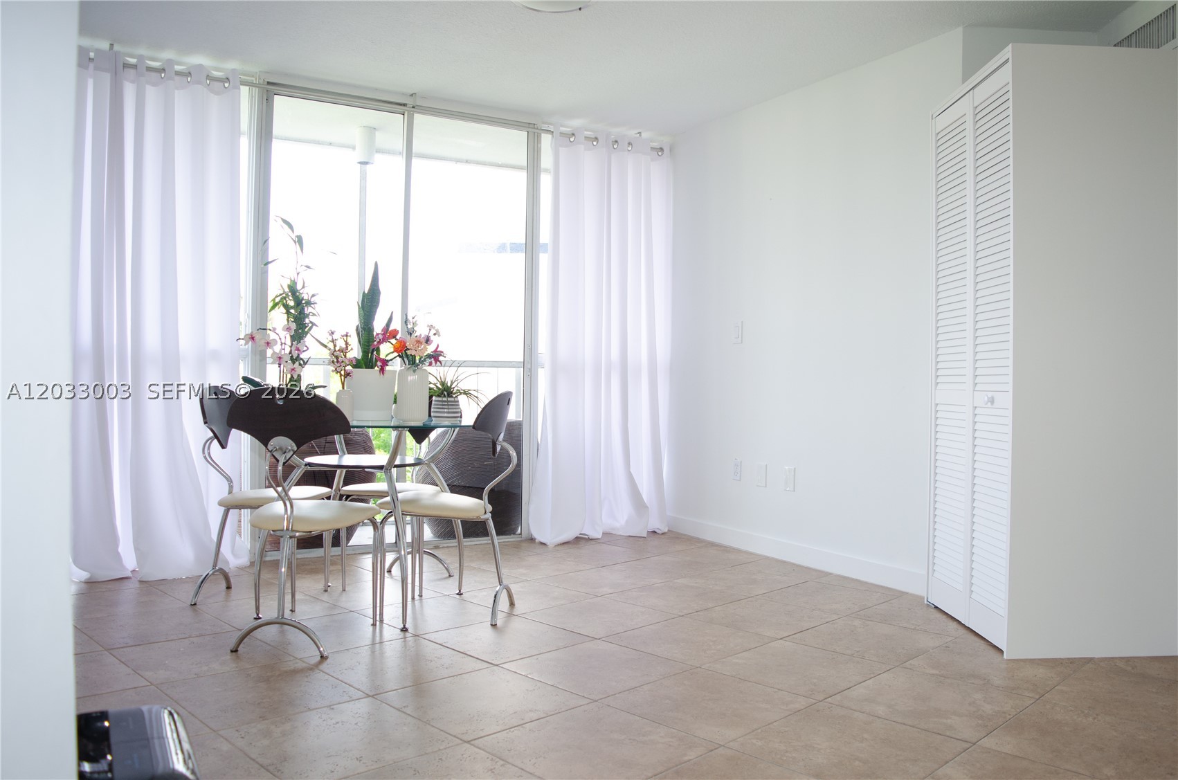 LAS BRISAS@ COUNTRY CLUB - Residential Lease