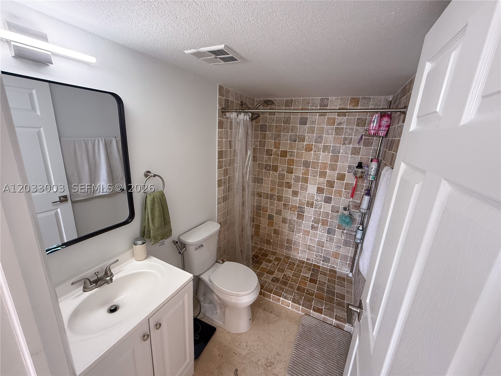 LAS BRISAS@ COUNTRY CLUB - Residential Lease