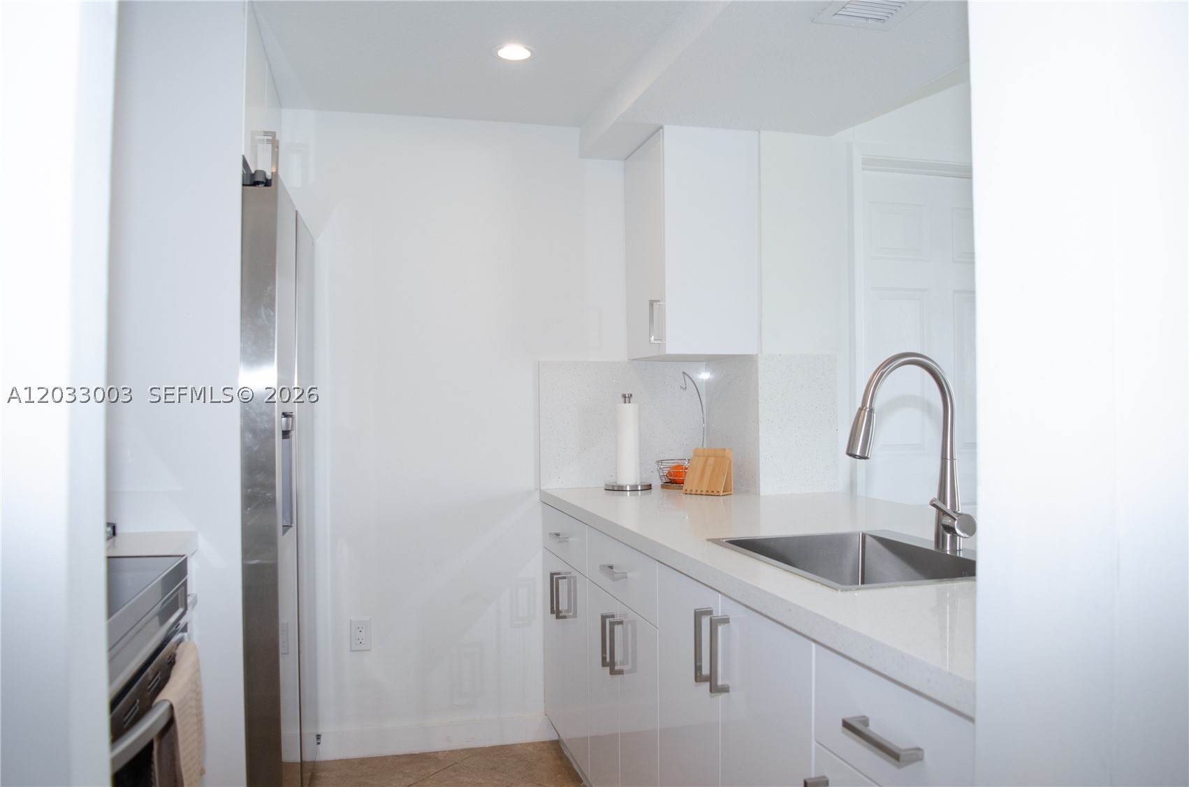 LAS BRISAS@ COUNTRY CLUB - Residential Lease