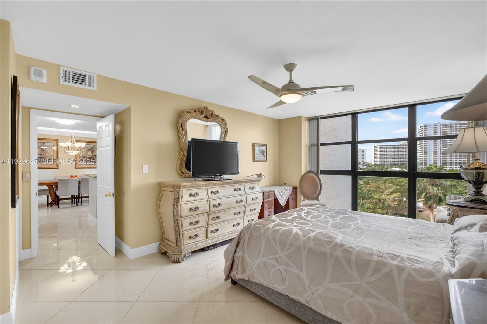 200 LESLIE CONDO - Residential