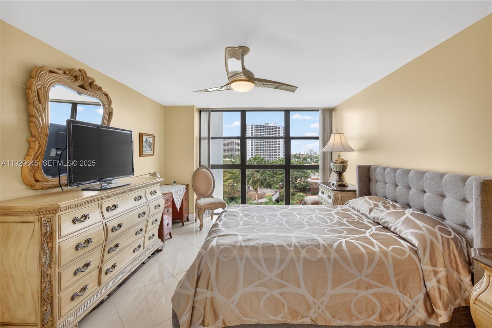 200 LESLIE CONDO - Residential