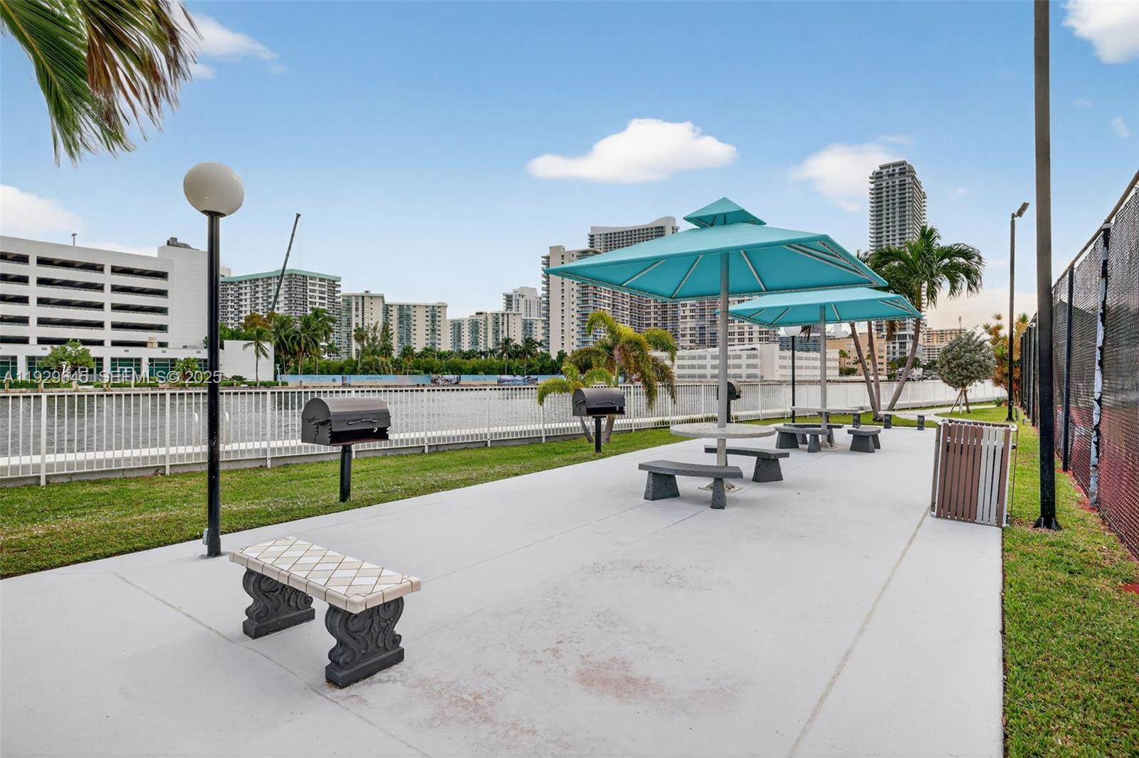 200 LESLIE CONDO - Residential