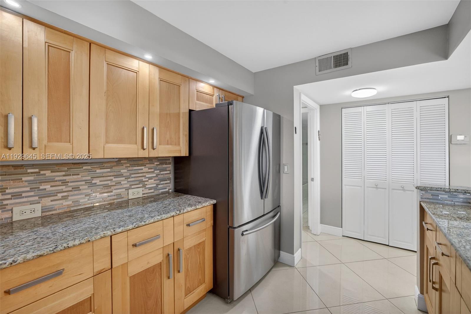 200 LESLIE CONDO - Residential