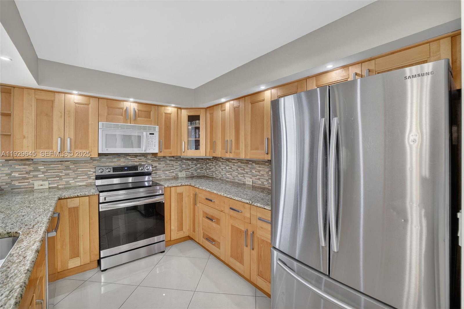 200 LESLIE CONDO - Residential
