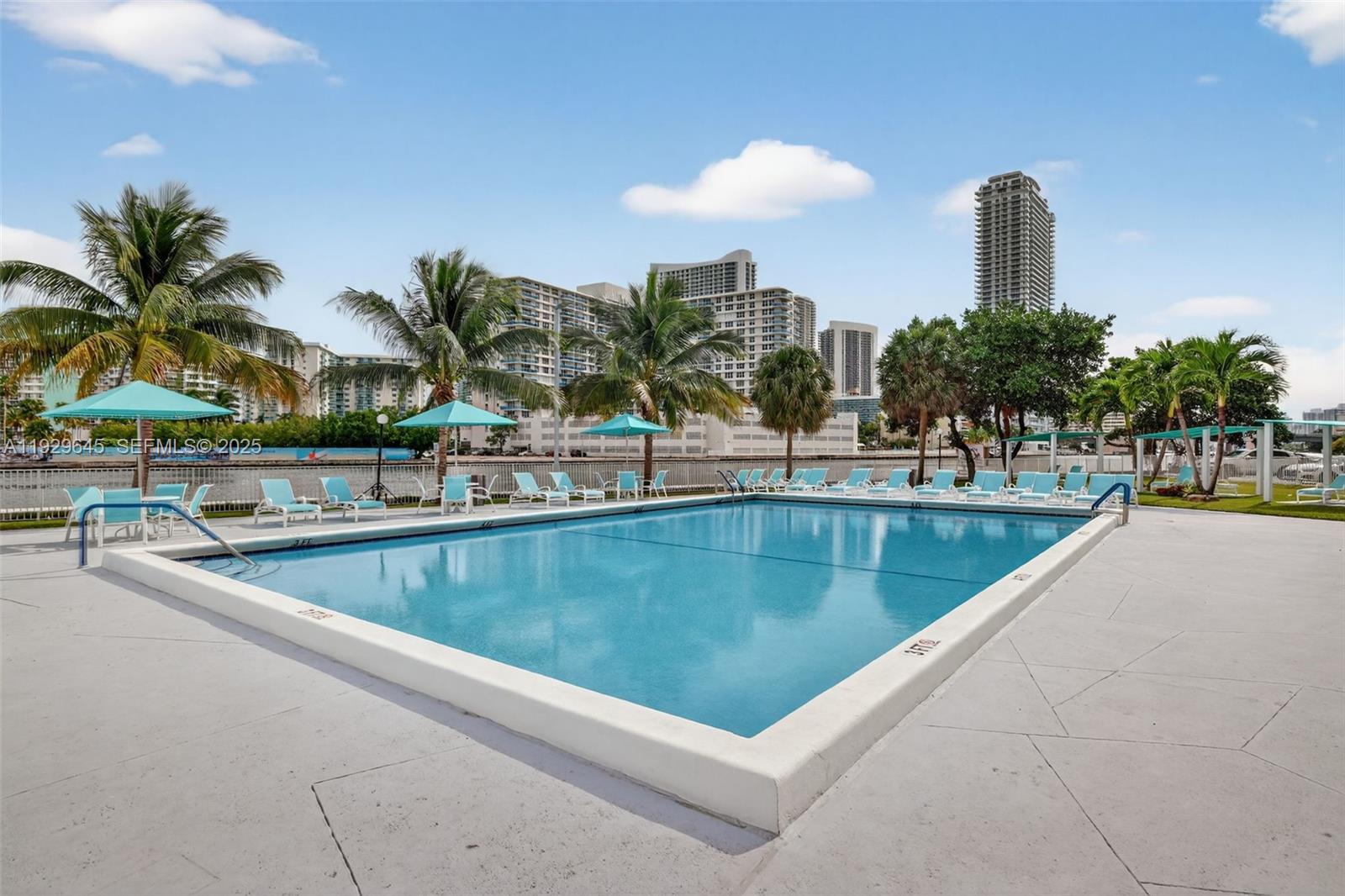 200 LESLIE CONDO - Residential