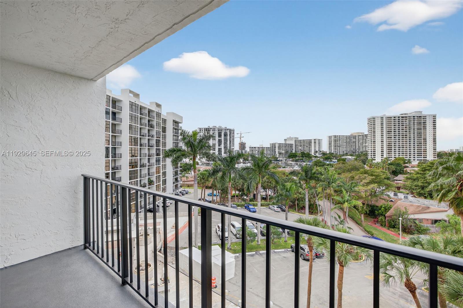 200 LESLIE CONDO - Residential