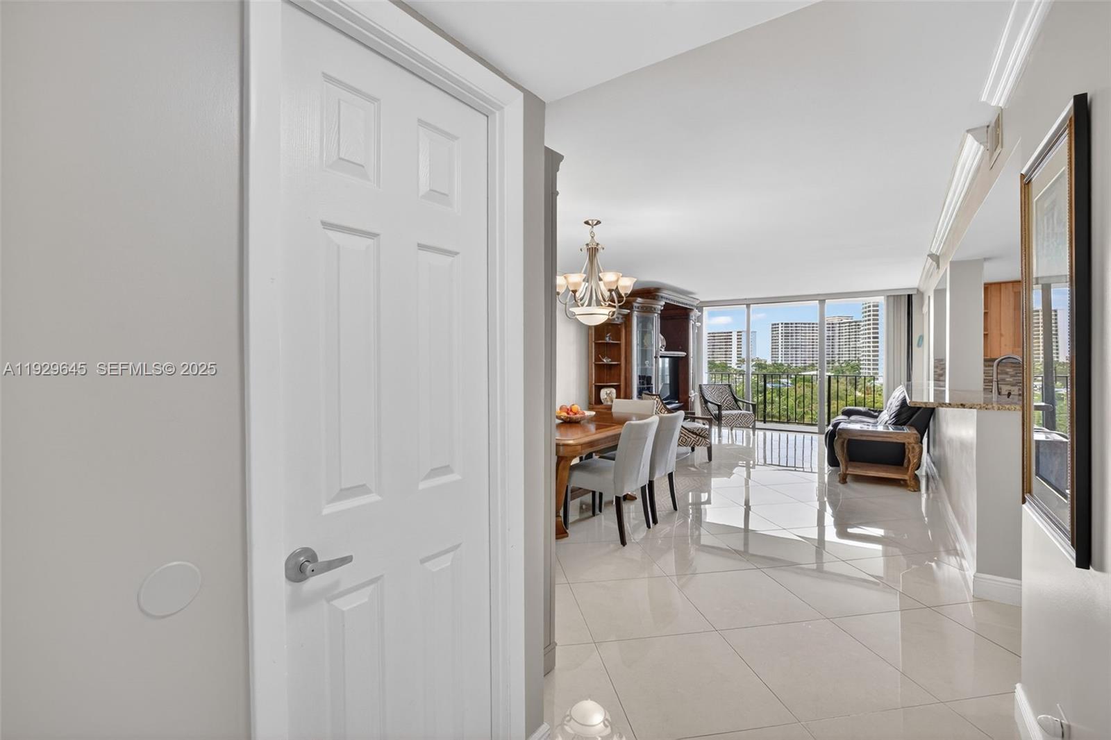 200 LESLIE CONDO - Residential