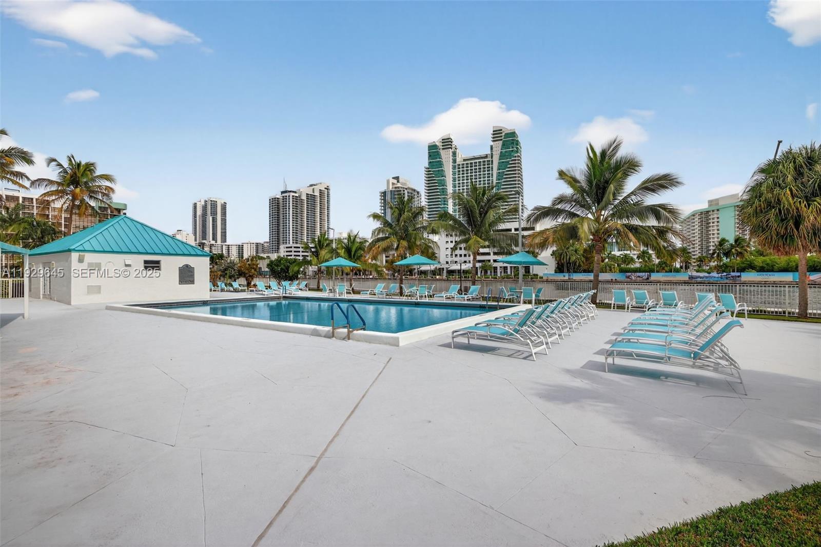 200 LESLIE CONDO - Residential
