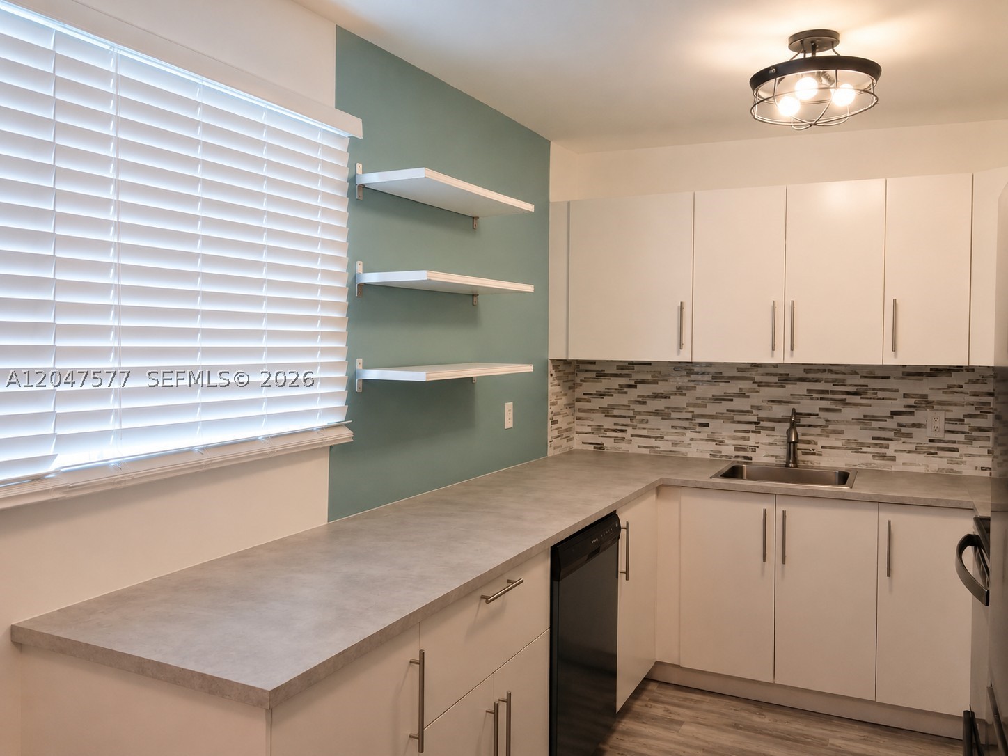 EAST DIXIE PARK 1ST ADDN - Residential Lease