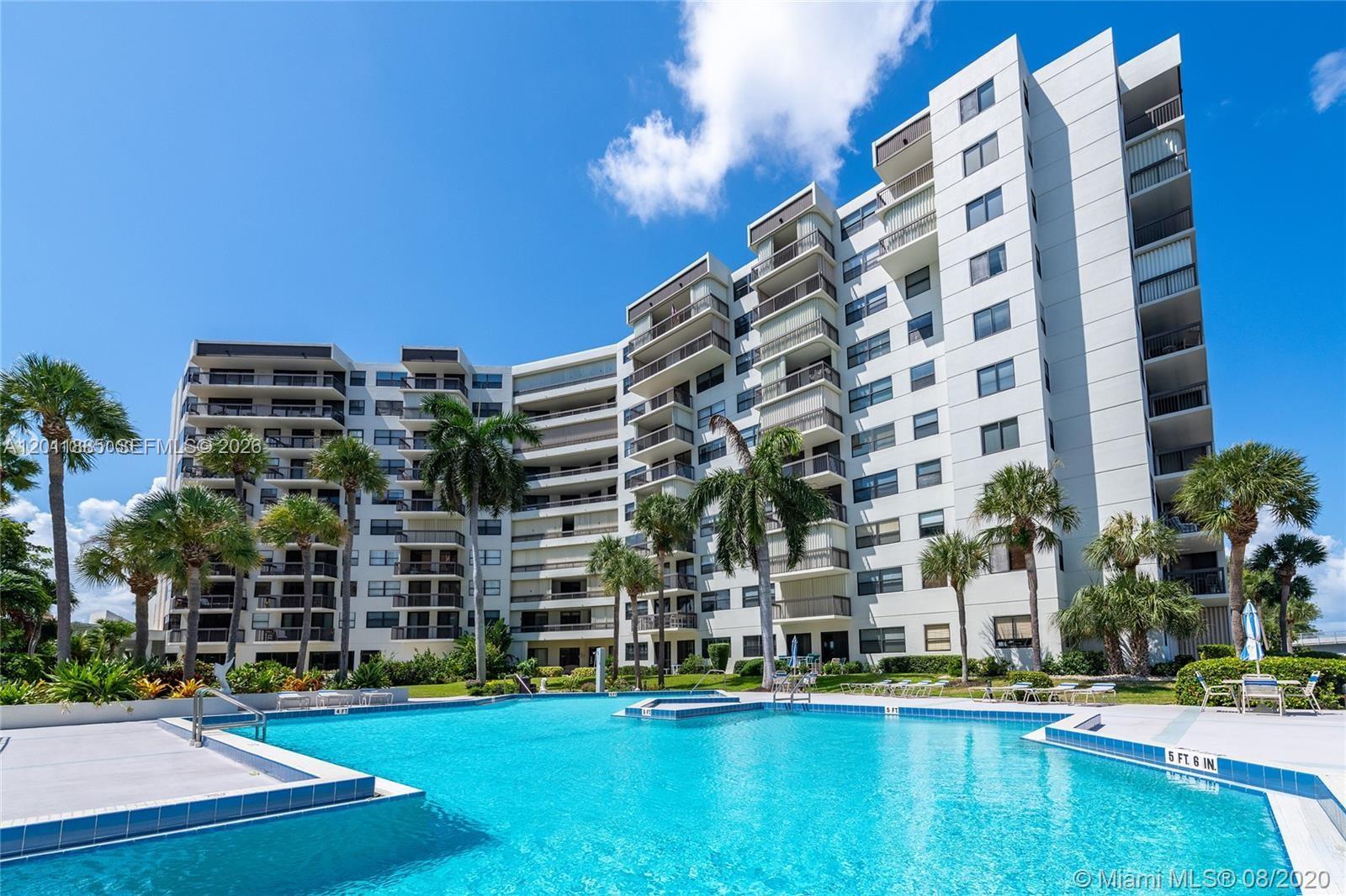 VOYAGER CONDO - Residential
