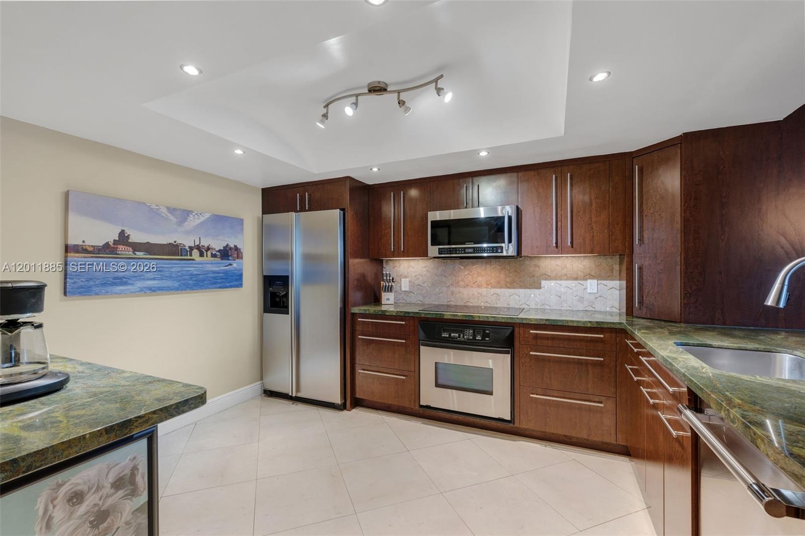 VOYAGER CONDO - Residential