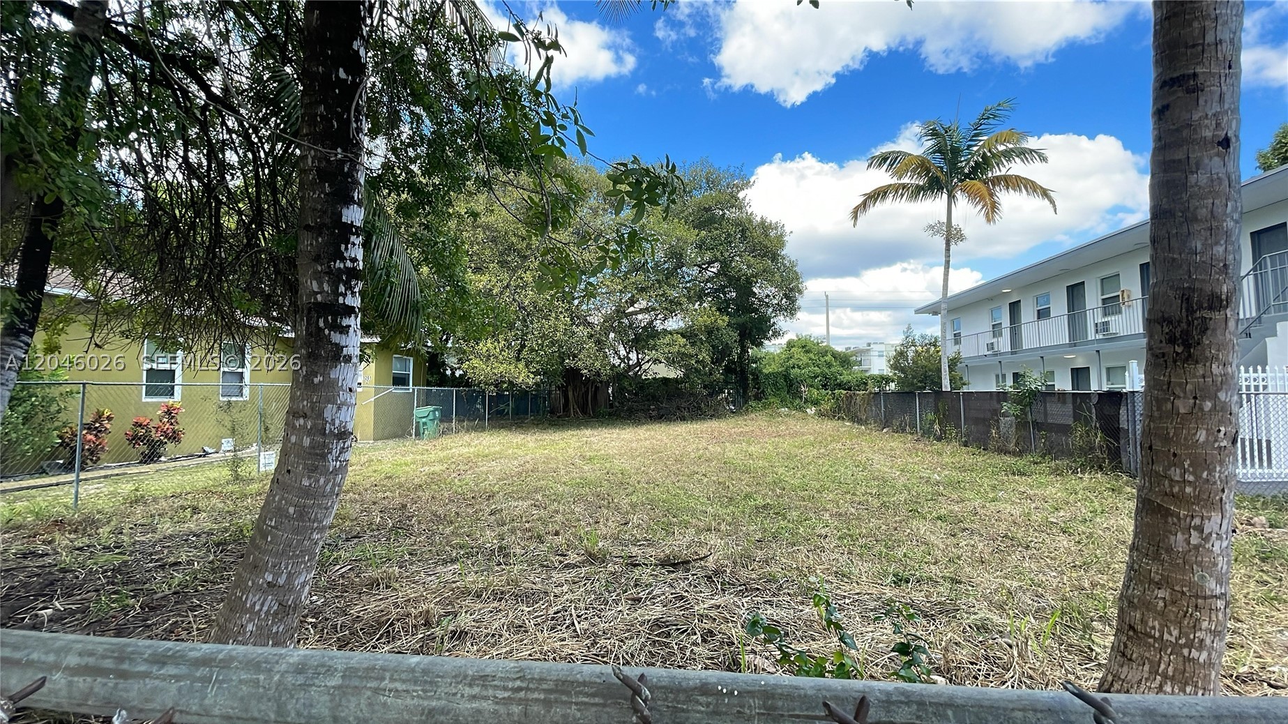 DEVELOPER OPPORTUNITY: VACANT LOT 5300 SF T4L, LOT SIZE 50.000 X 106. YOU MAY BUILD A FOURPLEX. ALL INFORMATION MUST BE VERIFIED WITH ZONING OR ANY OTHER INSTITUTION.