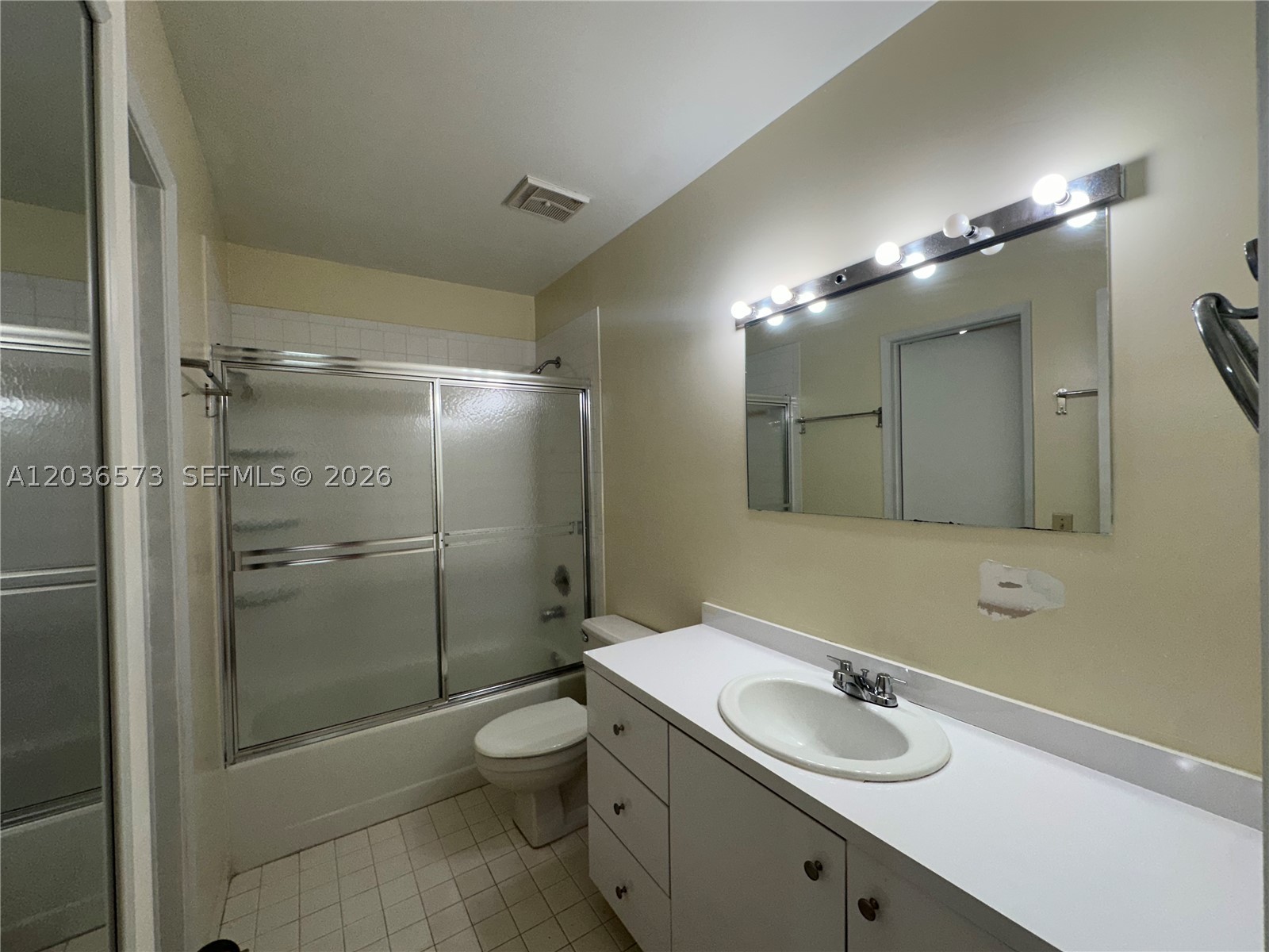 KENLAND WALK CONDO II - Residential Lease