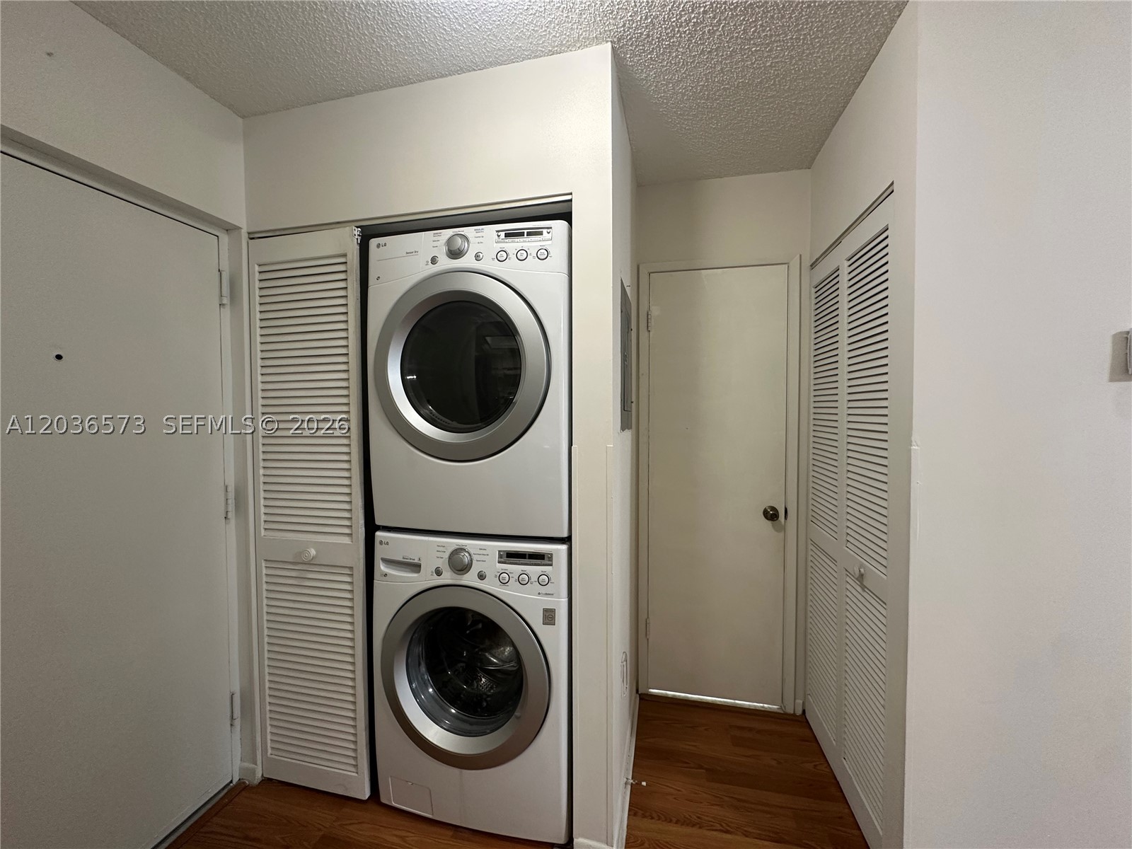 KENLAND WALK CONDO II - Residential Lease