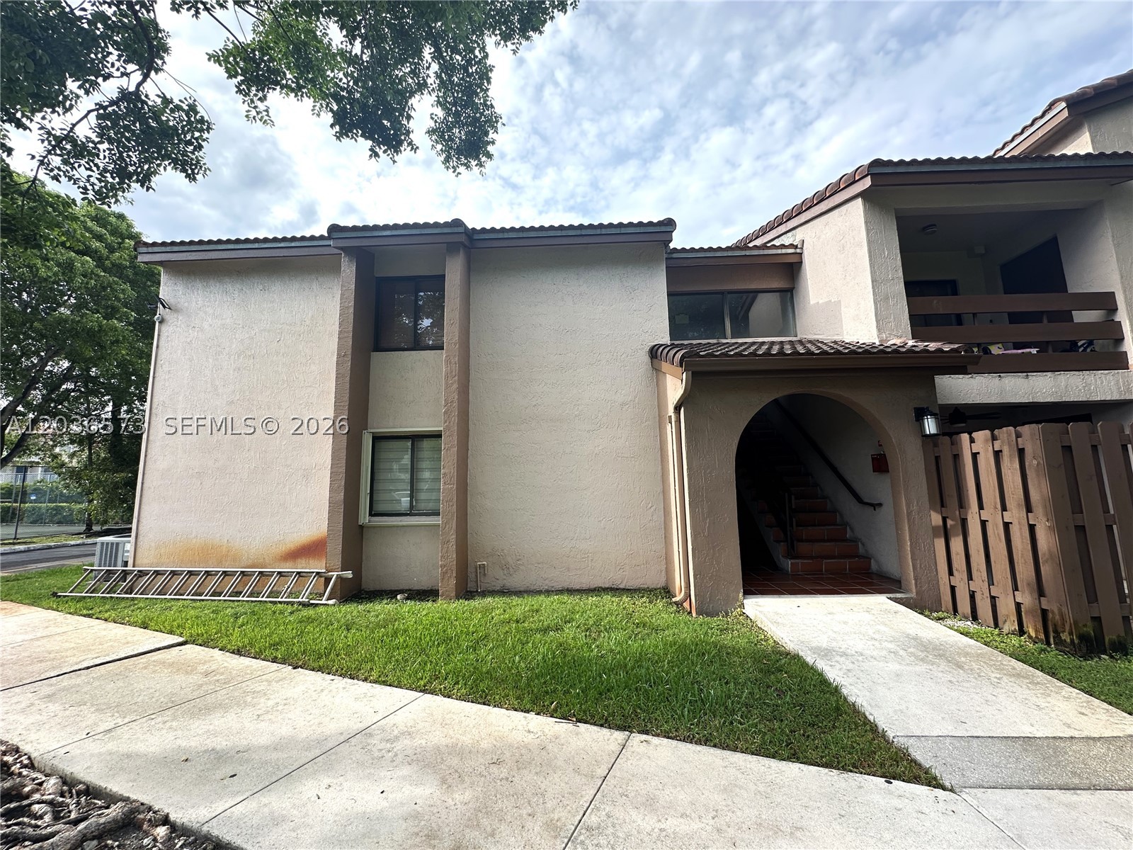 KENLAND WALK CONDO II - Residential Lease