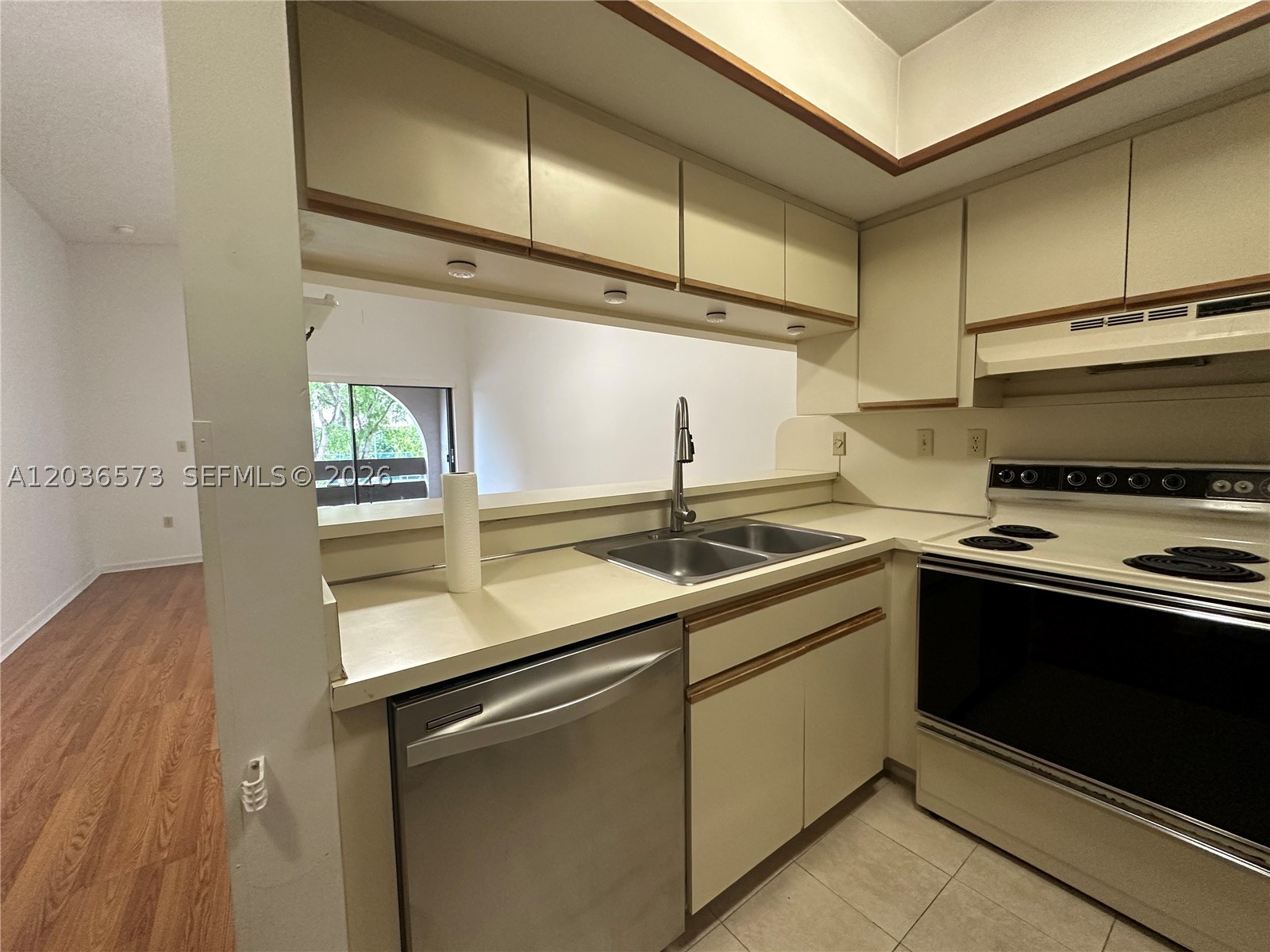 KENLAND WALK CONDO II - Residential Lease