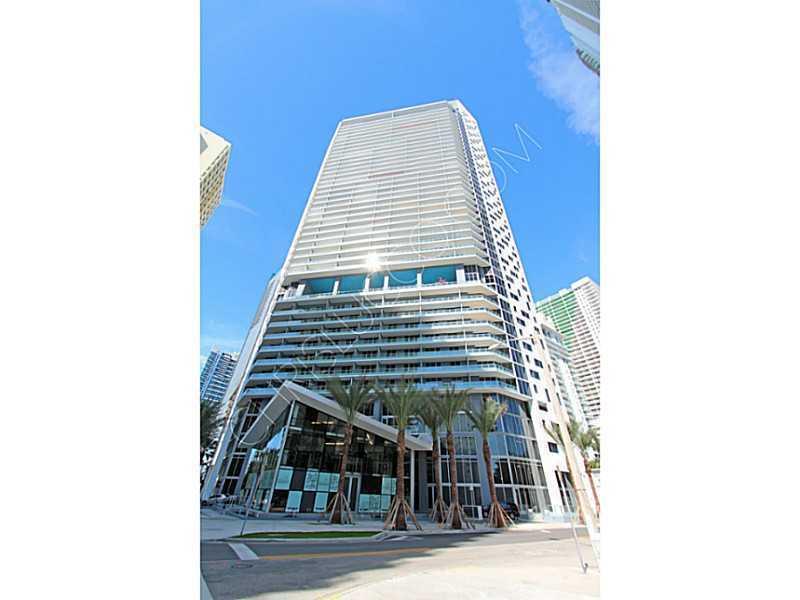 BEAUTIFUL UNIT IN THE BRAND NEW BRICKELL HOUSE CONDO! 1 BEDROOM 1.5 BATHROOM! BRIGHT AND SPACIOUS WITH GRANITE KITCHEN COUNTER TOPS AND STAINLESS STEEL APPLIANCES! CERAMIC FLOOR THROUGHOUT!, GREAT AMENITIES SUCH AS A SWIMMING POOL, HOT TUB, GYM, MOVIE THE ATHER AND MORE! GREAT NIGHT LIFE EXPERIENCE IN BRICKELL!! FOR SHOWINGS SEE BROKERS REMARKS !!