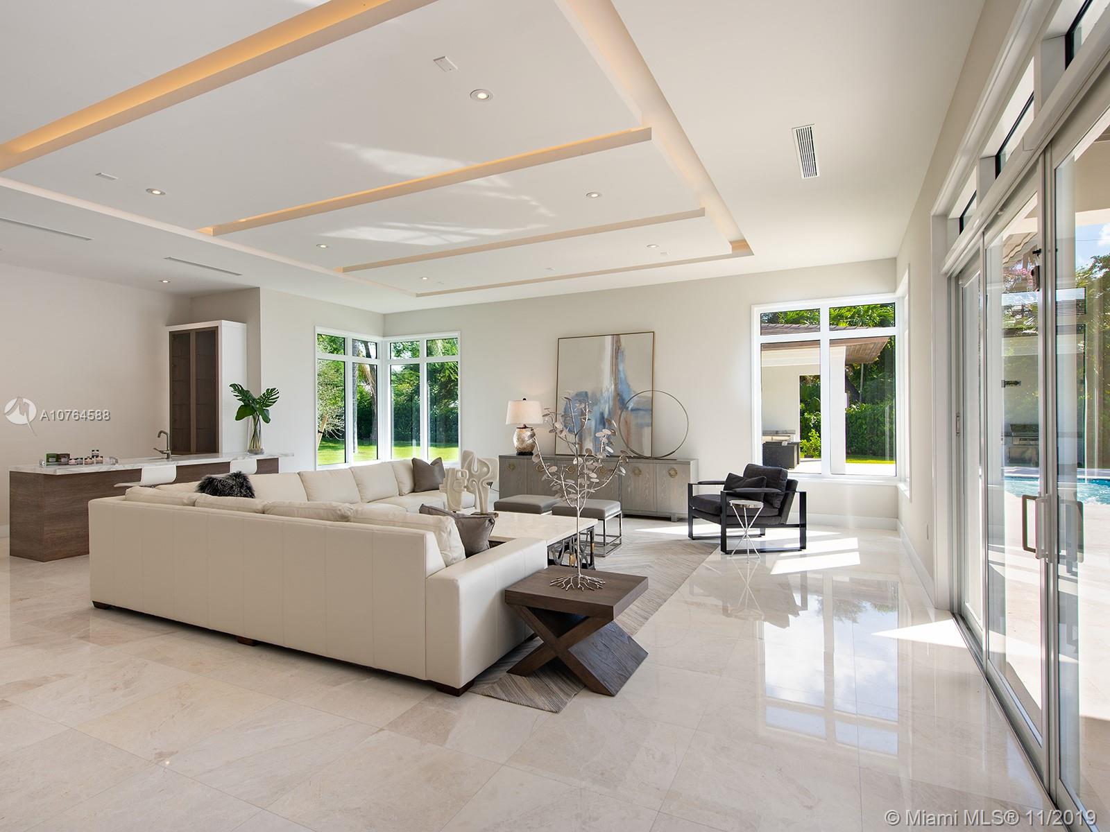 TOWN & RANCH ESTS - Residential