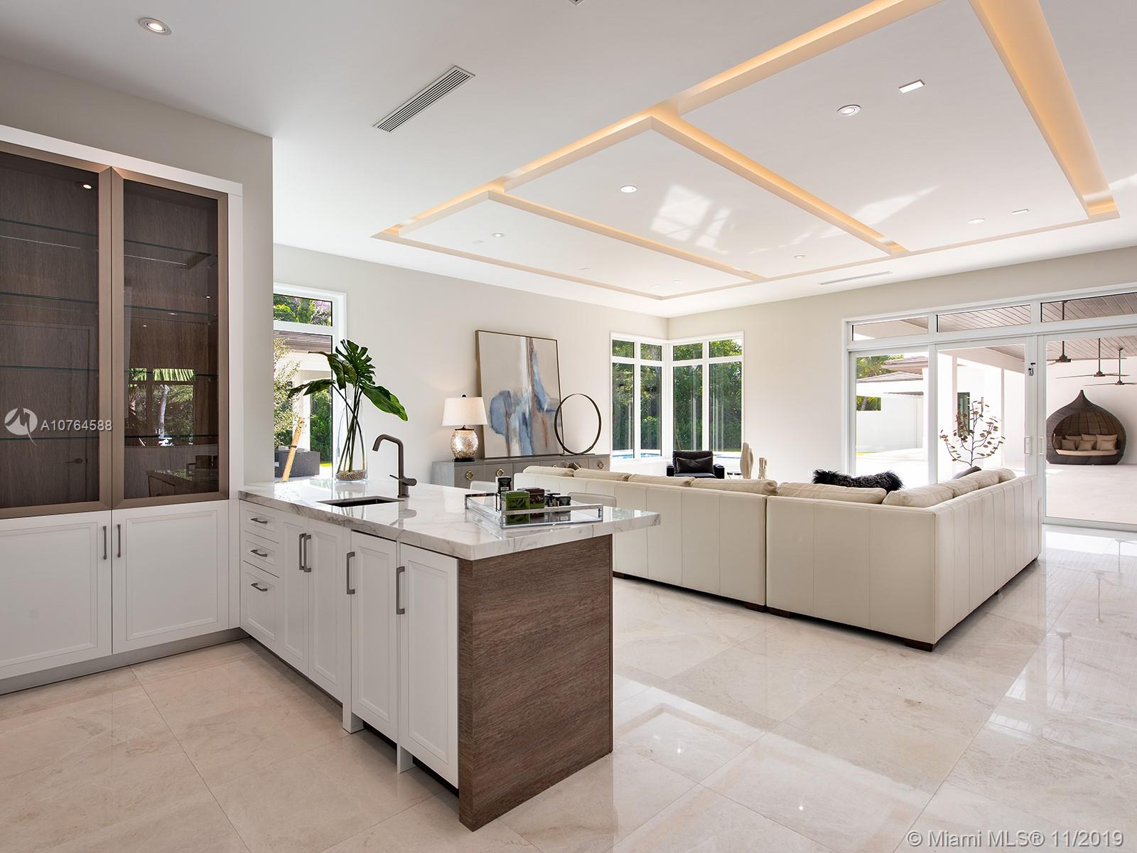 TOWN & RANCH ESTS - Residential