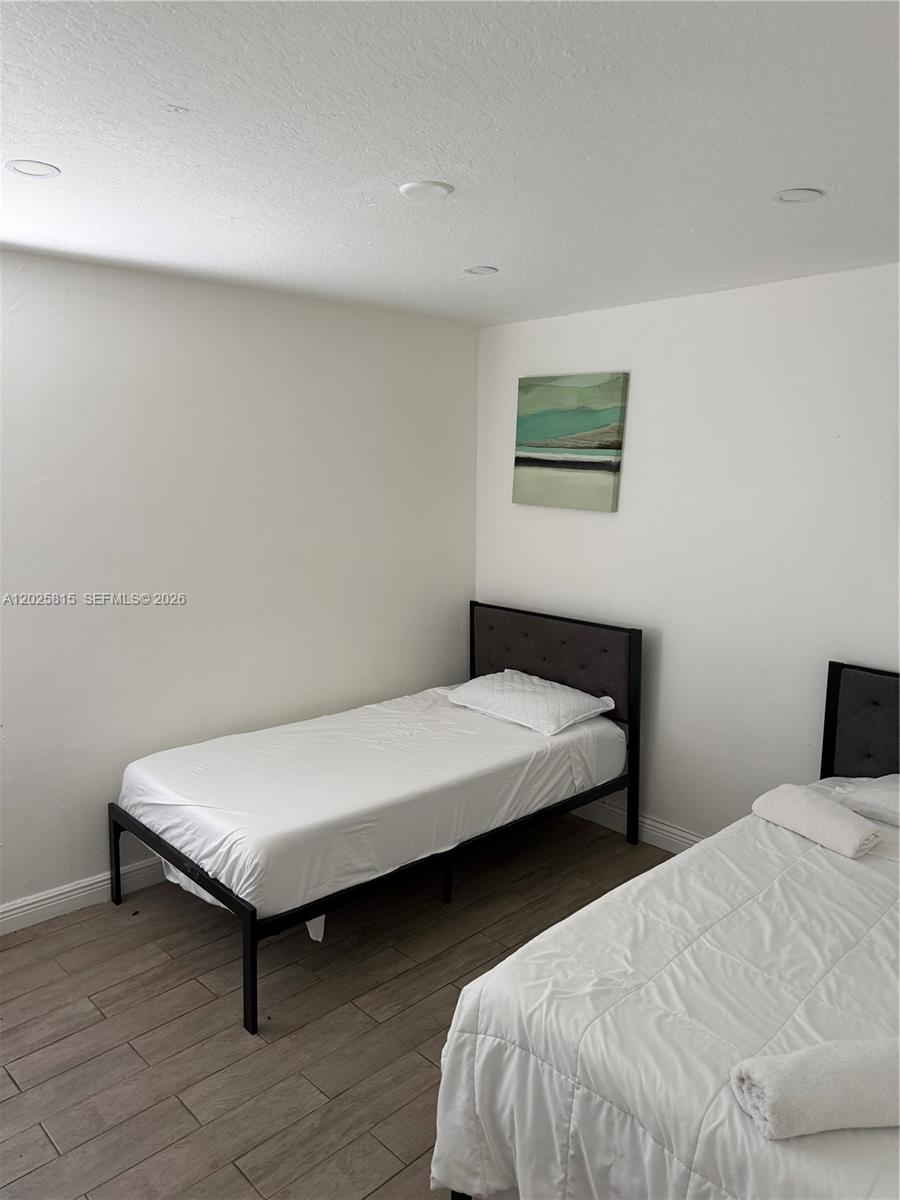 POINT ROYALE SEC 1 - Residential Lease