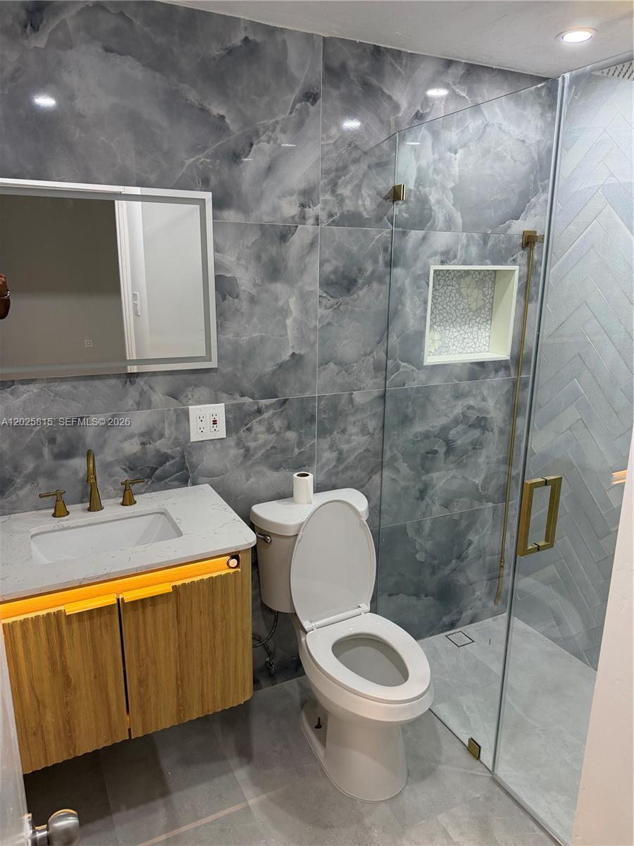 POINT ROYALE SEC 1 - Residential Lease