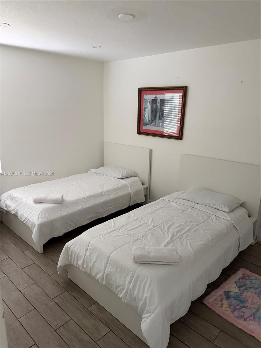 POINT ROYALE SEC 1 - Residential Lease
