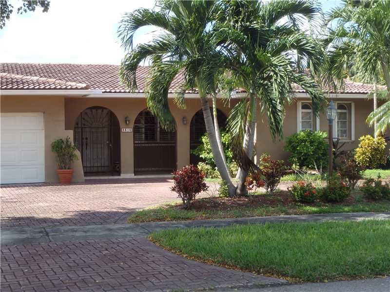PRICED REDUCED FOR A QUICK SALE. INSPECTION REVEALED POSSIBLE STRUCTURAL DAMAGE. CASH BUYERS ONLY. LOCATION IN THE HEART OF WESTCHESTER, 3/2 POOL HOME. WITH CIRCULAR DRIVEWAY, LAUNDRY ROOM, UPDATED KITCHEN WITH PLENTY OF STORAGE, GENERATOR, SPACIOUS FAMILY ROOM AND OVERSIZED TERRACE, GREAT FOR ENTERTAINING. HUGE LOT 10,425 SQ FT, CLOSE TO FIU, PARKS, SHOPPING AND MORE.  NOT A SHORT SALE OR REO. MOTIVATED SELLER. PROPERTY SOLD "AS IS".