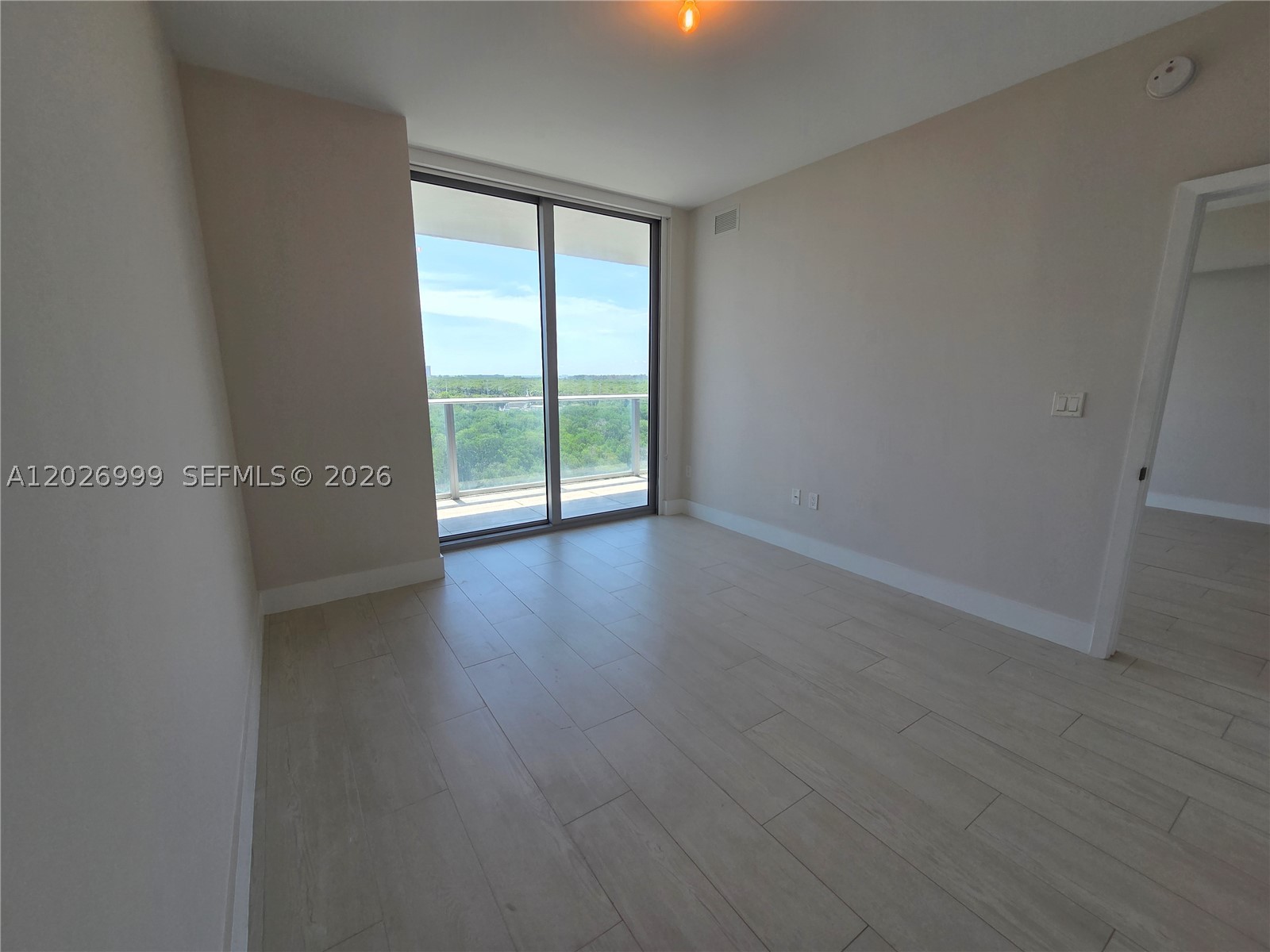 THE HARBOUR SOUTH CONDO - Residential