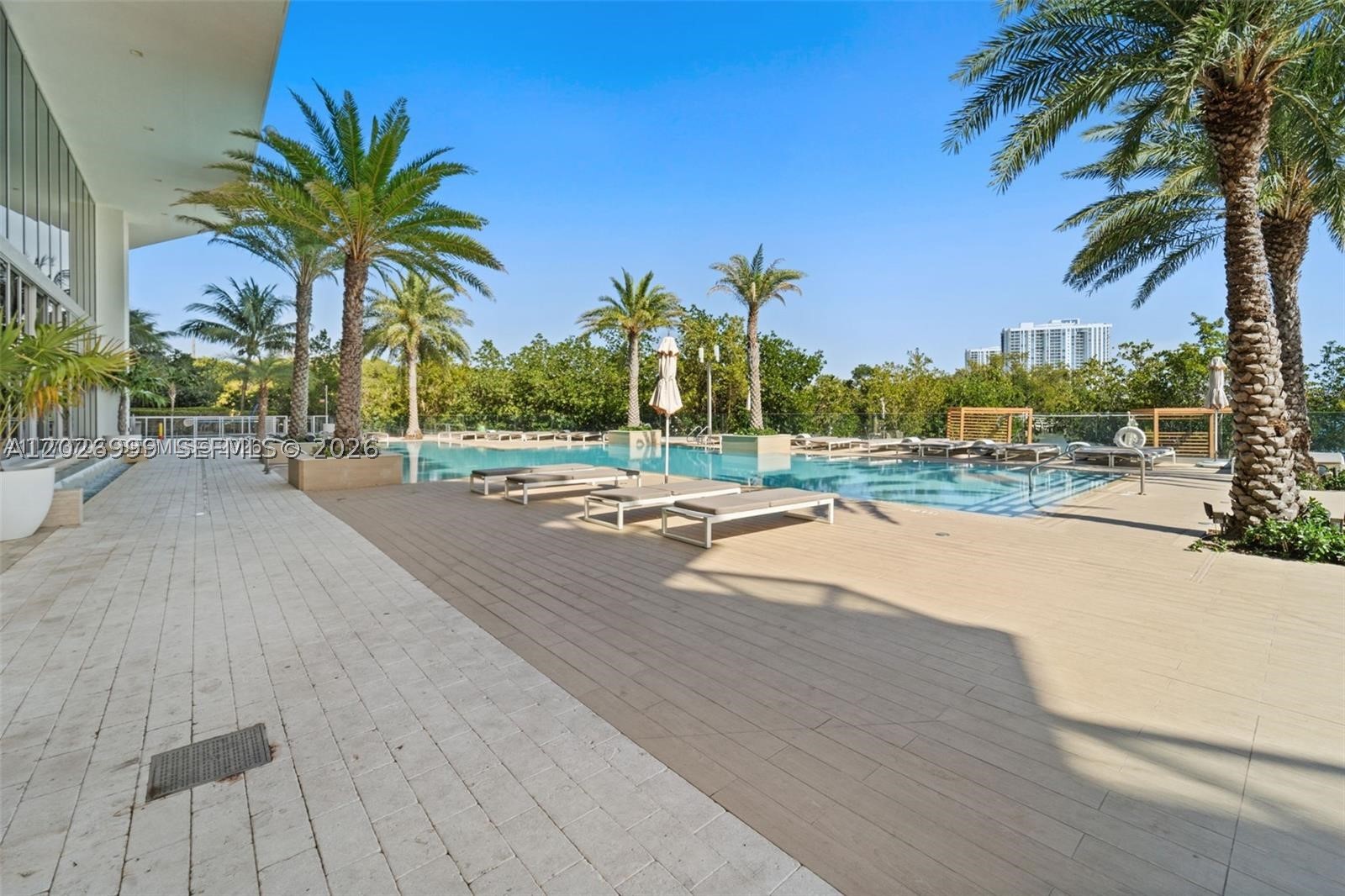 THE HARBOUR SOUTH CONDO - Residential