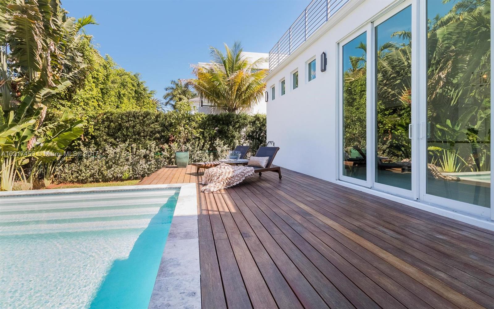 Sunset Islands IV - Residential