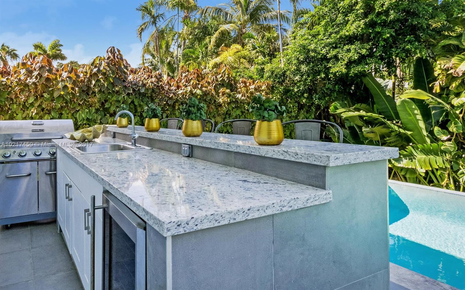 Sunset Islands IV - Residential