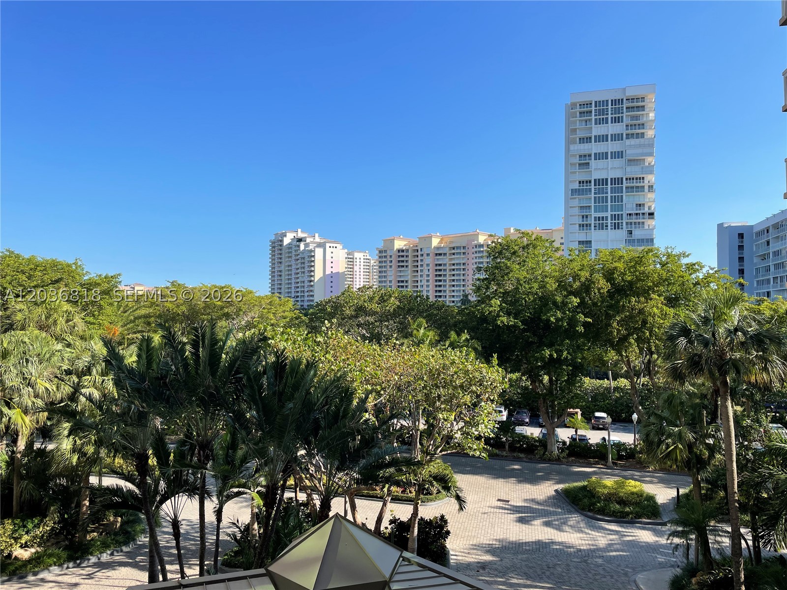 TOWERS OF KEY BISCAYNE CO - Residential Lease