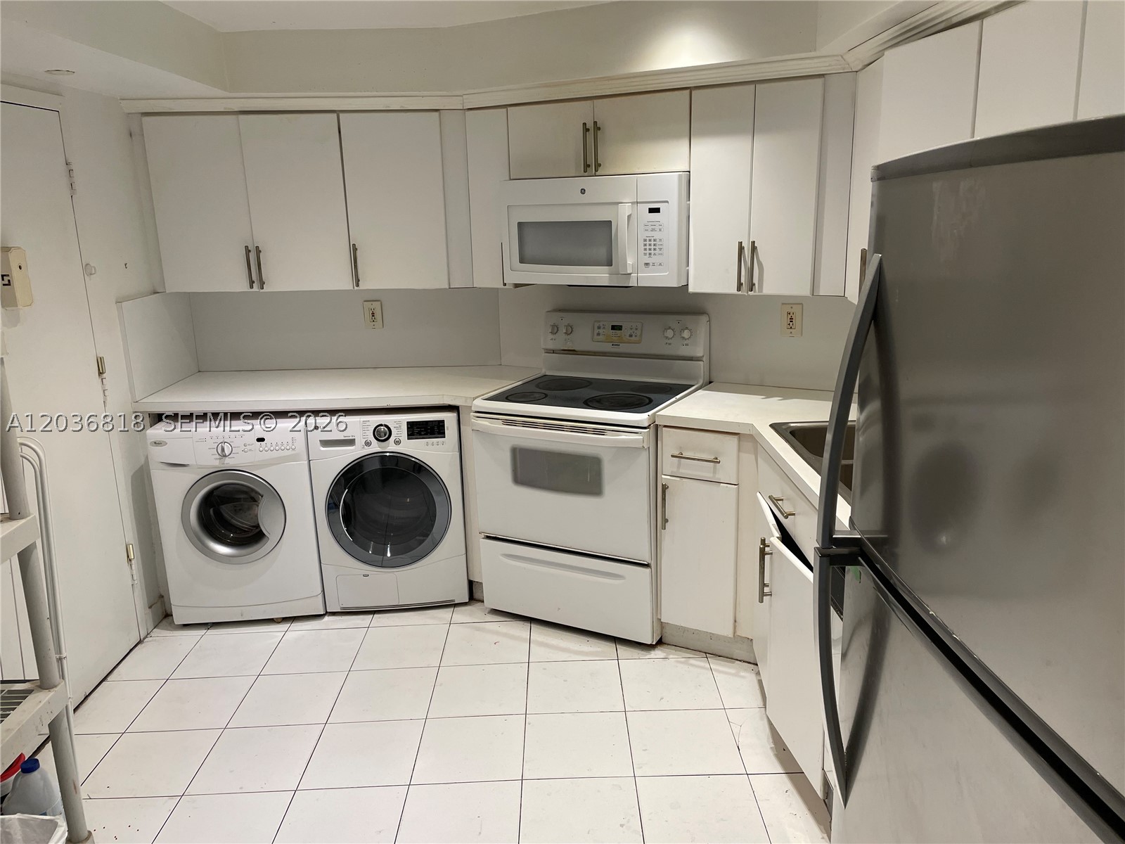 TOWERS OF KEY BISCAYNE CO - Residential Lease