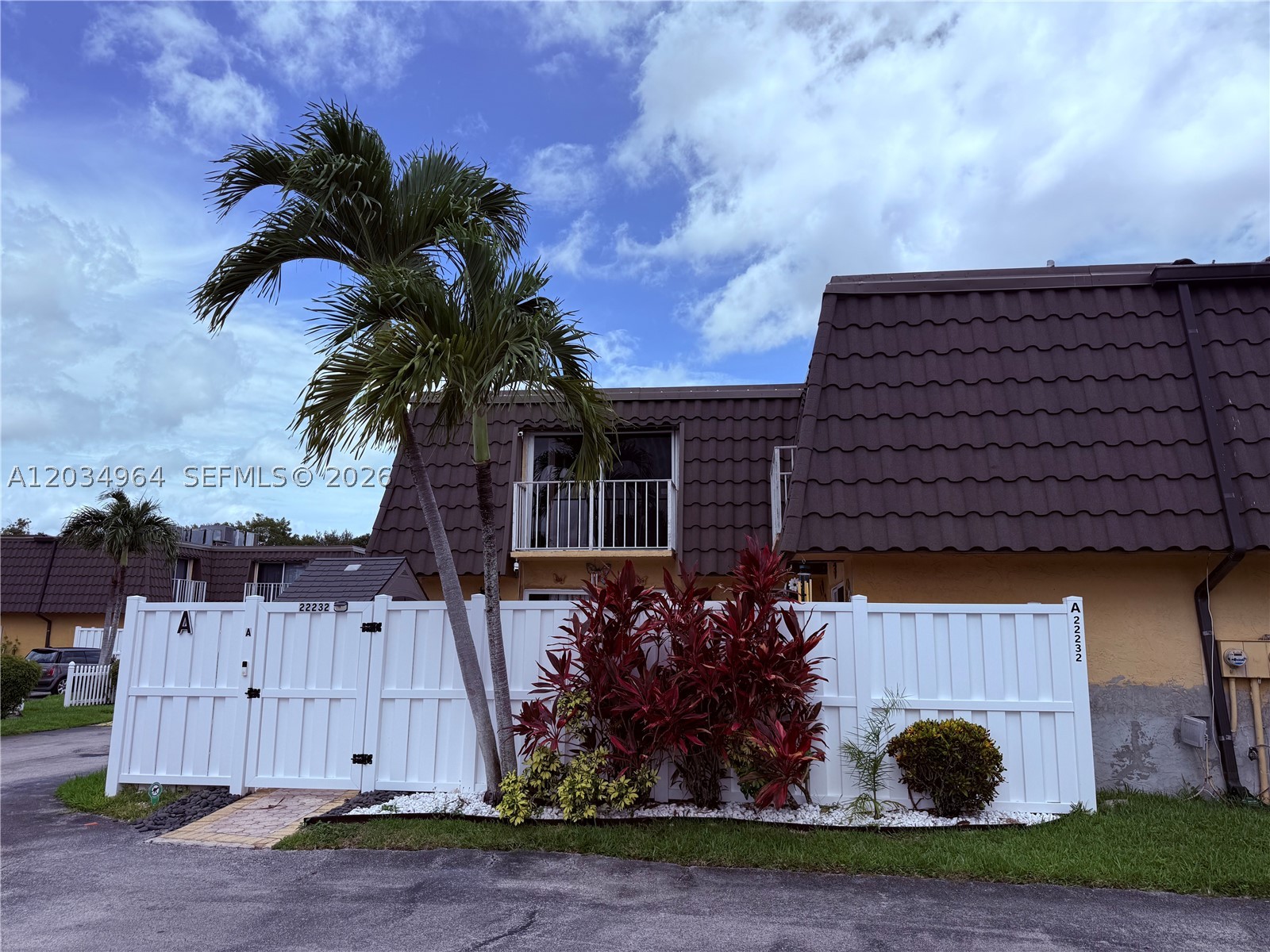 Villa Style Townhouse in West Boca ready to move in.  Well maintained home, with stainless steal appliances and a spacious living room area.  A private outdoor space great for gatherings and BBQ's.  Located in a very well maintined community called Aviara with a community pool, 2 parks and BBQ area.  Near A-rated schools, shopping, exclusive dining and entertainement, everything West Boca Raton has to offer. HOA includes rood, fence, and landscape maintenance. Great Opportunity, seller very motivated!! Please call for showings Sabrina 954-812-6726, 24 hours prior to appointment.