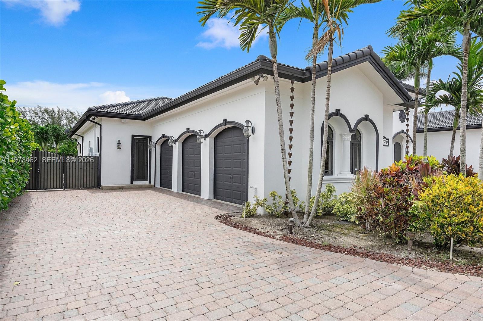 VALENCIA GROVES ESTATES - Residential