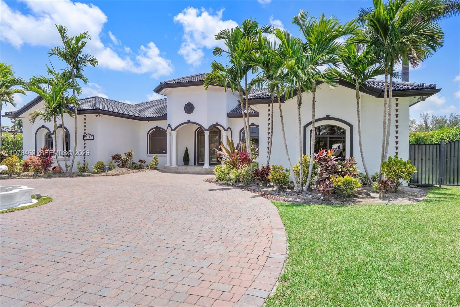 VALENCIA GROVES ESTATES - Residential