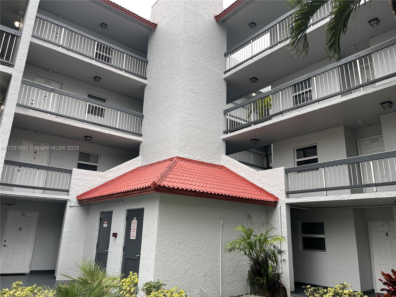 Condo for lease 2/2 The Property is very well maintained. There is an elevator in the complex. The kitchen is very spacious and has a window. Very nice bathrooms. Tile throughout 1 parking assigned and plenty of guest parkings. The common laundry room is in the same floor. The community offers access to the Country Club, pool. gym, pool table, tennis , meeting /game rooms, bbq area, restaurants.