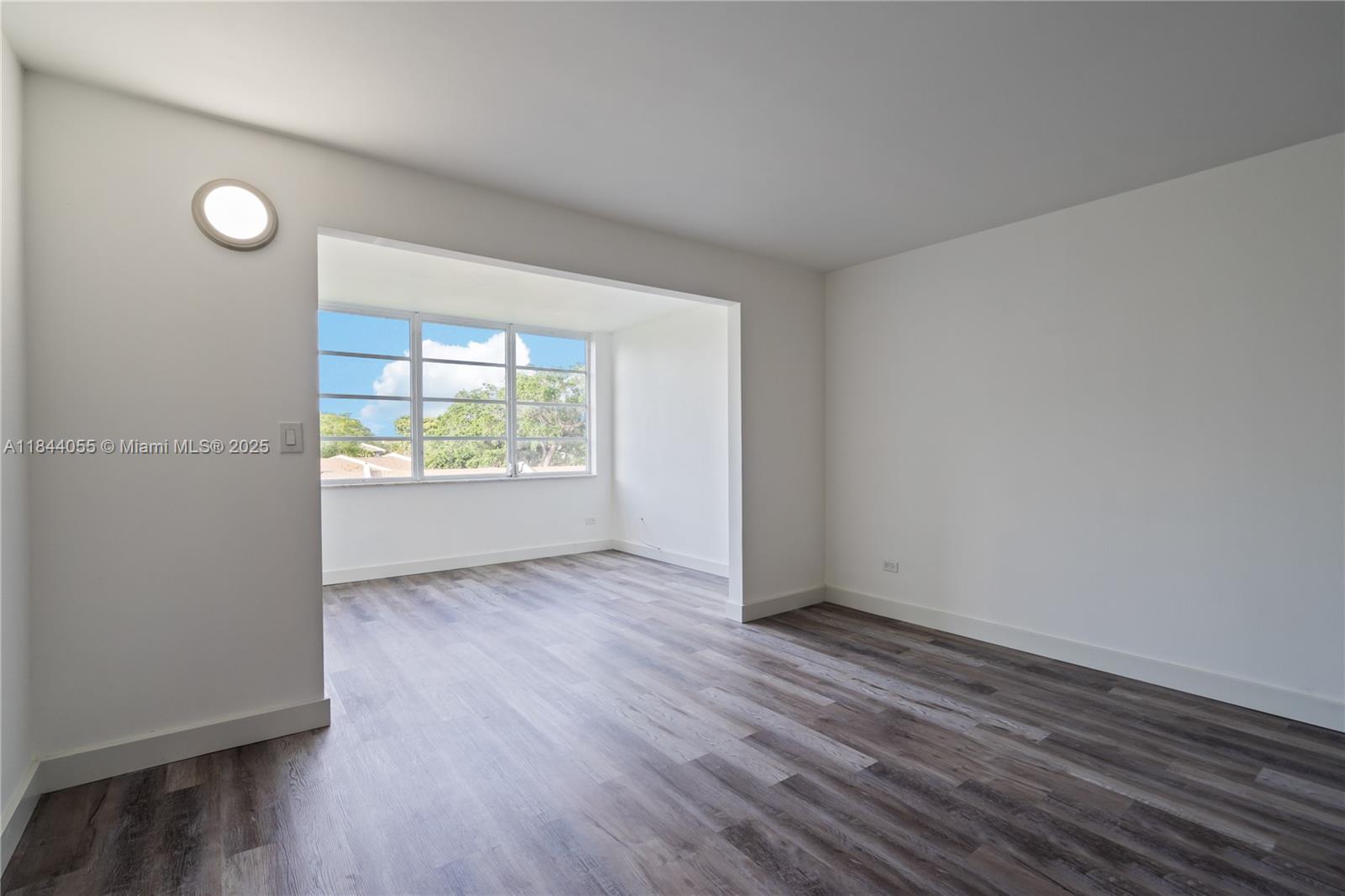 ROYAL OAKS CONDO - Residential