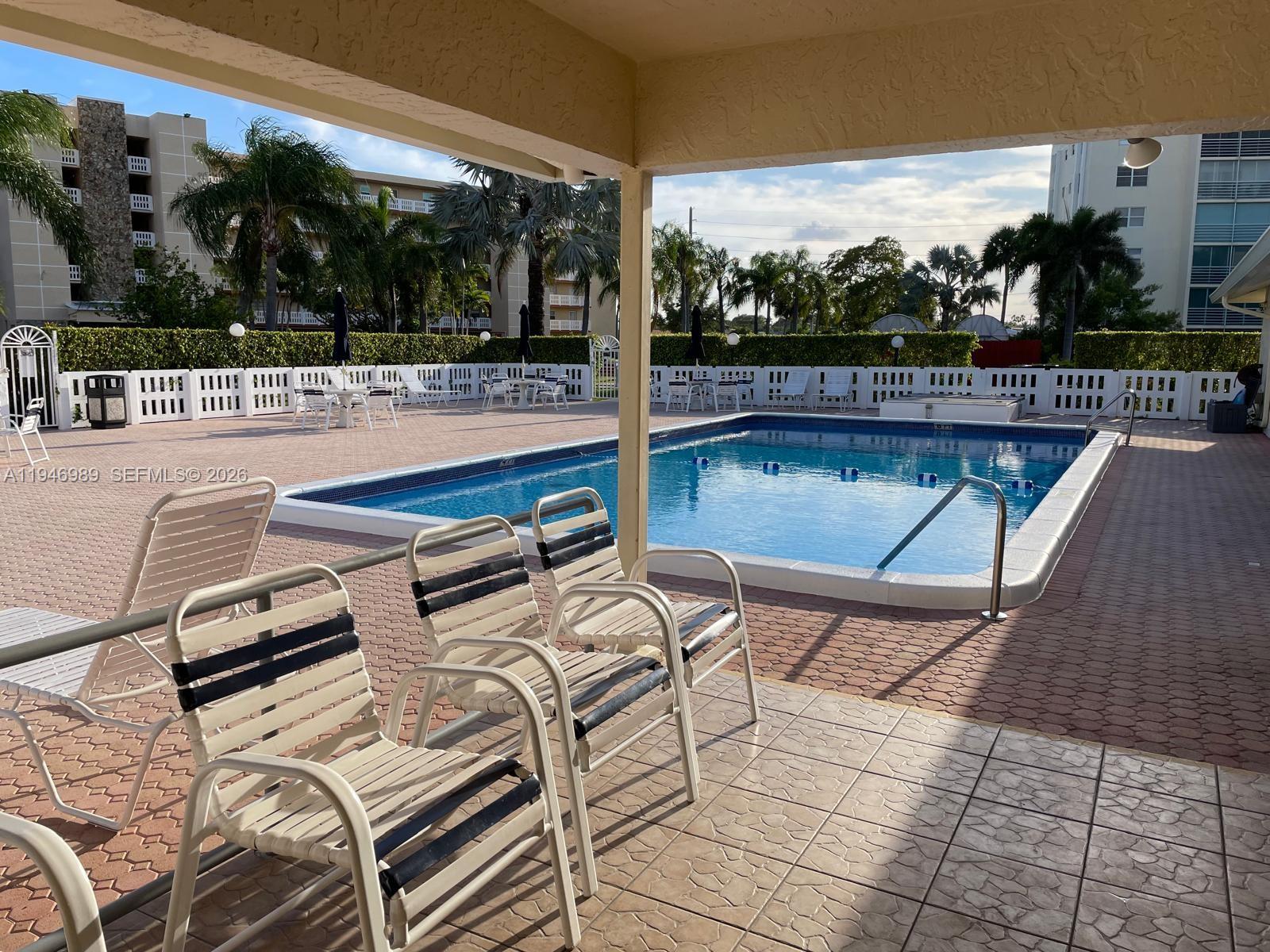 MEADOWBROOK LAKES VIEW CO - Residential
