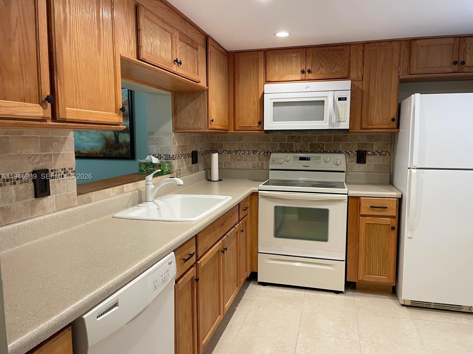 MEADOWBROOK LAKES VIEW CO - Residential