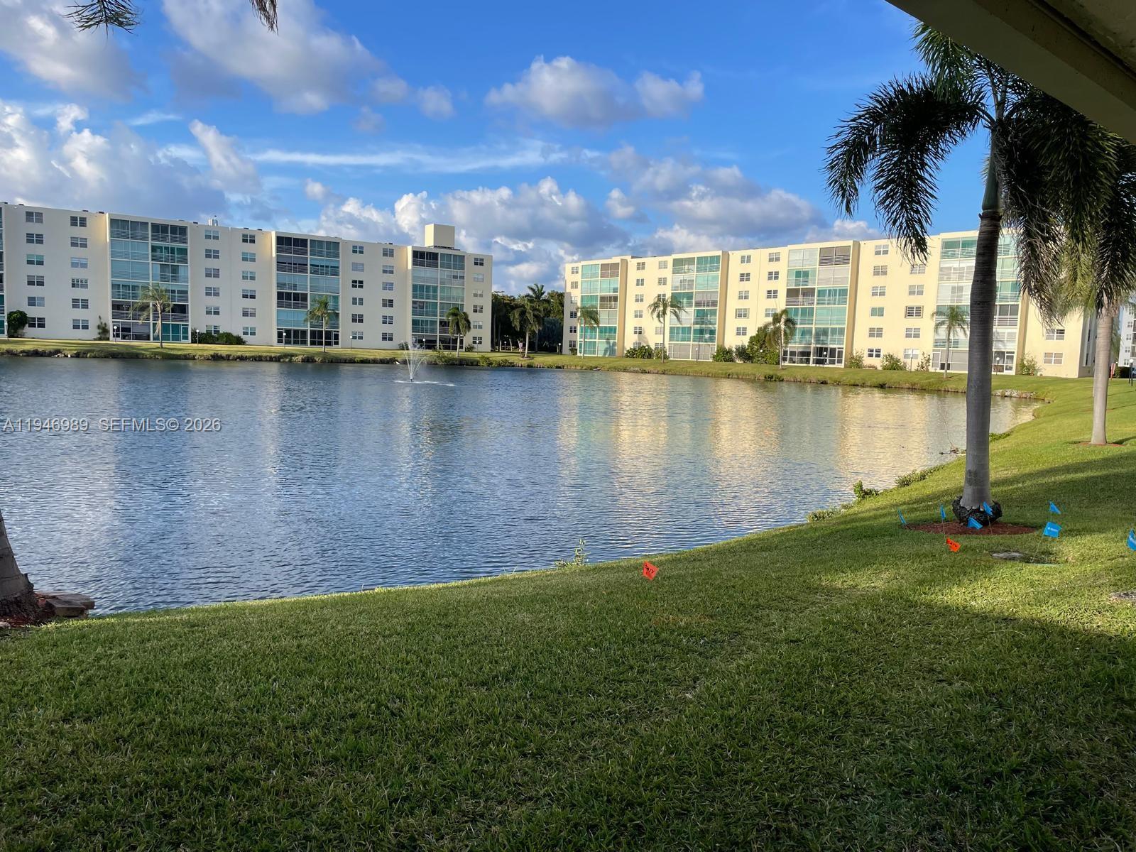 MEADOWBROOK LAKES VIEW CO - Residential