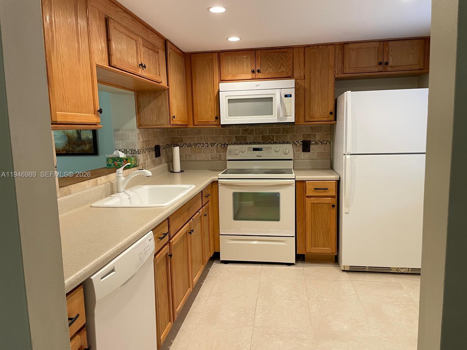 MEADOWBROOK LAKES VIEW CO - Residential
