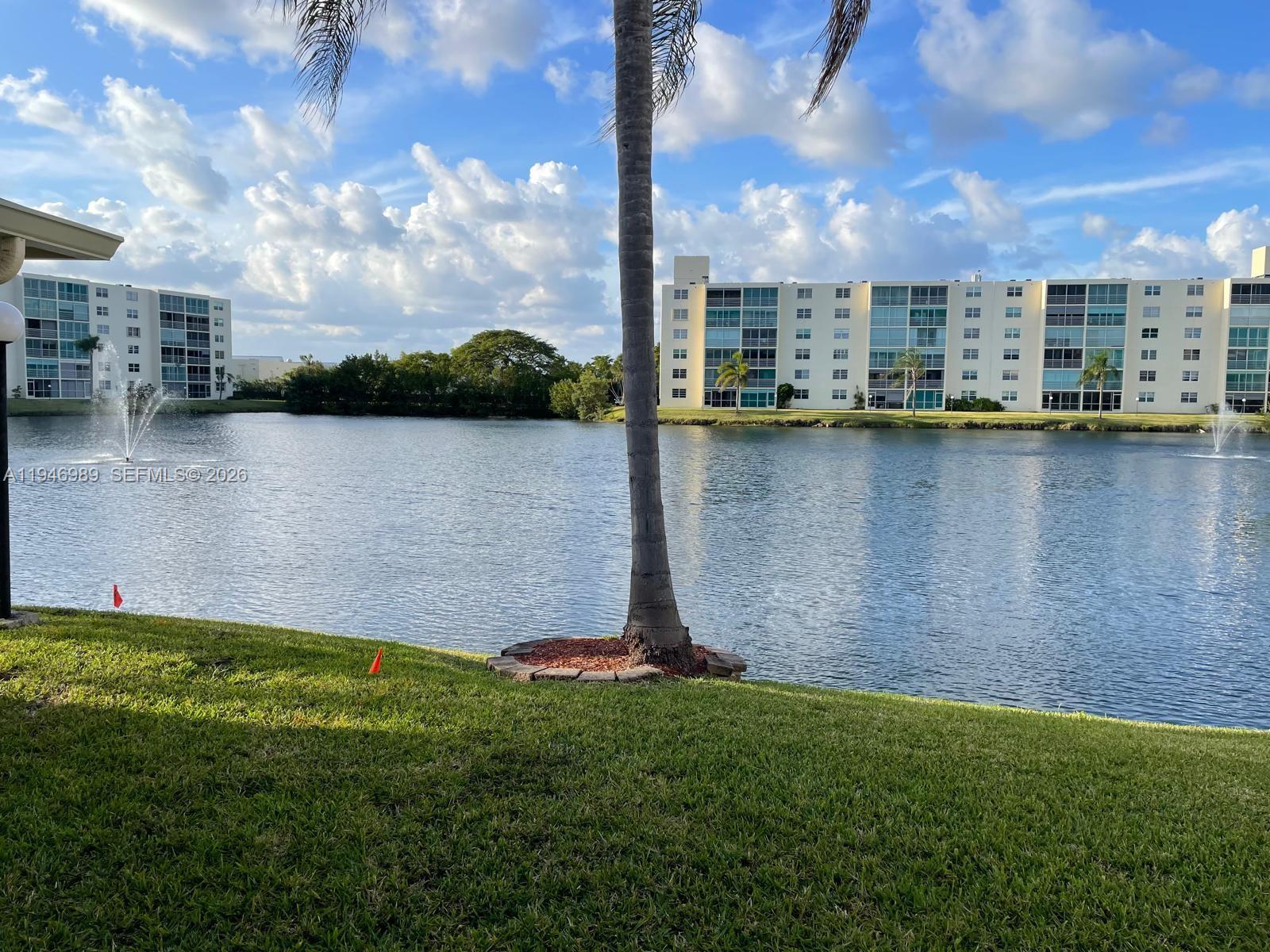 MEADOWBROOK LAKES VIEW CO - Residential