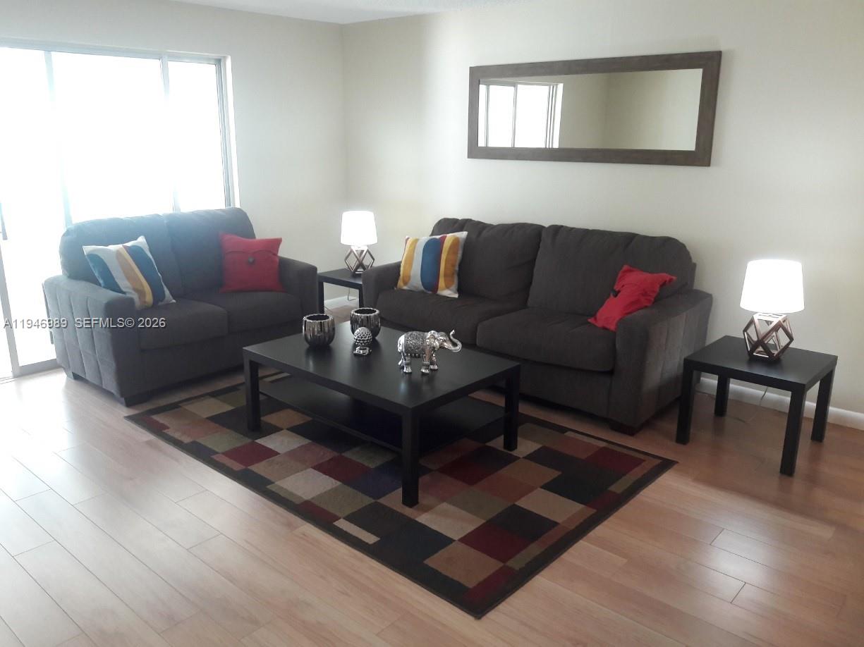 MEADOWBROOK LAKES VIEW CO - Residential