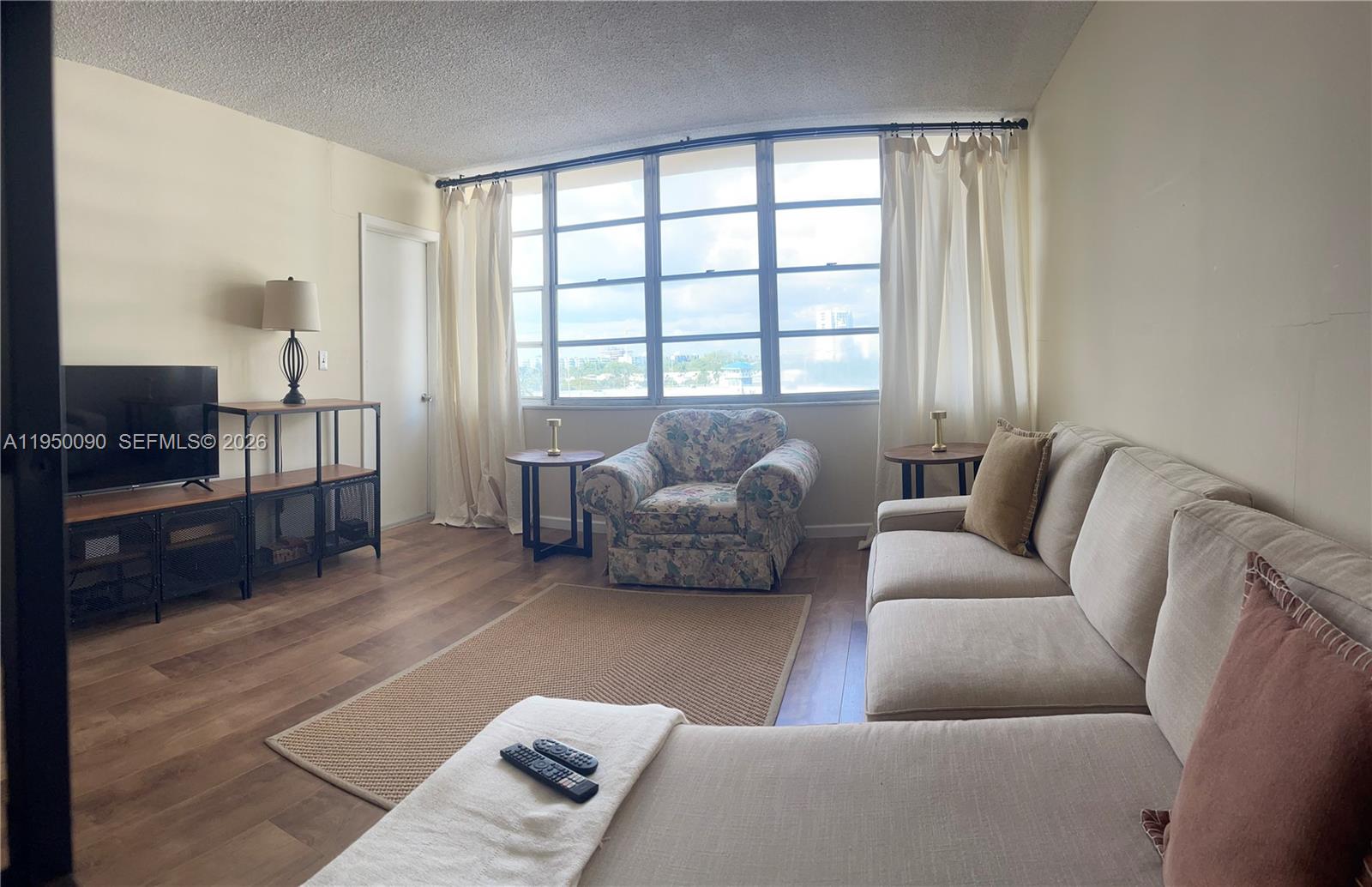 IMPERIAL TOWERS CONDO - Residential