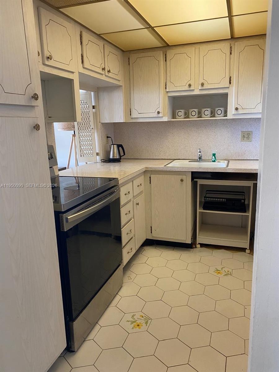 IMPERIAL TOWERS CONDO - Residential