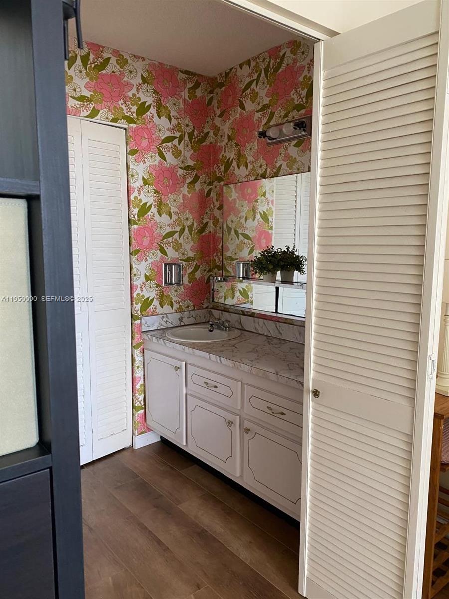 IMPERIAL TOWERS CONDO - Residential